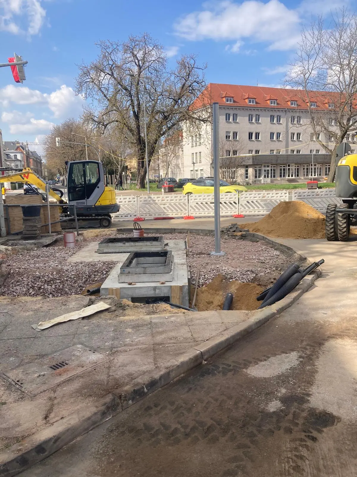 Tiefbauarbeiten und Schachtanlagen im städtischen Raum